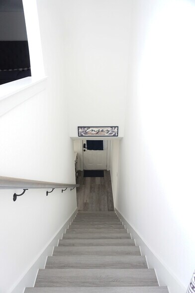 Building Photo - 8724 Peachtree St