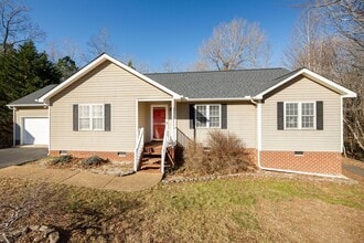 Building Photo - Bright and Spacious 3 Bedroom Home in Chesterfield ***Available Early March***