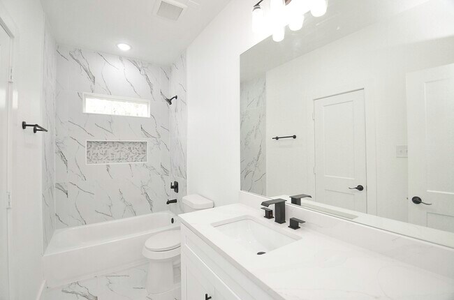 Building Photo - 9312 Waller St