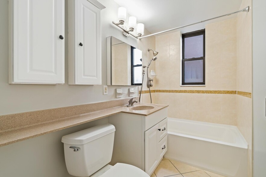 Building Photo - 755 Anderson Ave