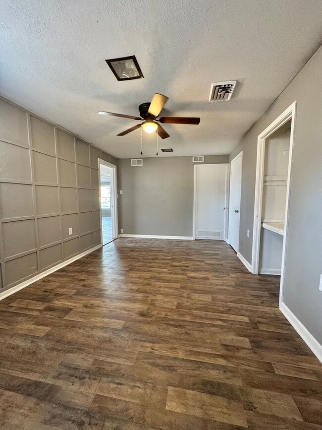 Building Photo - 1 Bedroom Home across from Angelo State Un...