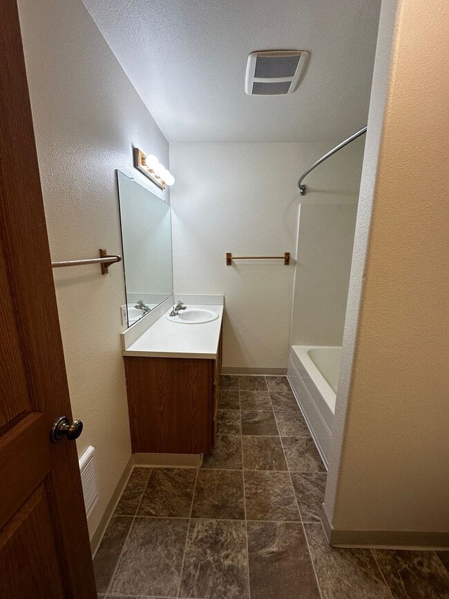 Building Photo - *Move In Special, Half off Rent! (See ad for details)*3 Bedroom, 1 and half Bathroom Duplex!