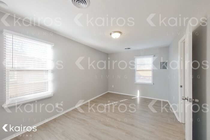 Building Photo - 4922 Parker St