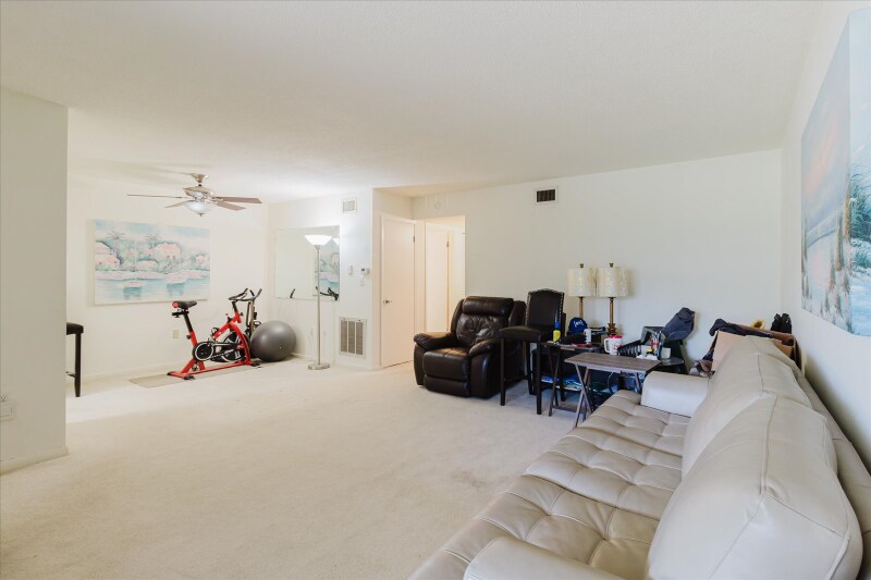 Building Photo - 2348 Shelley St