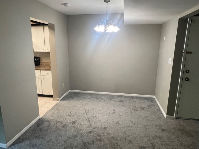 Building Photo - 2 Bedroom Condo in Colony West - Available...