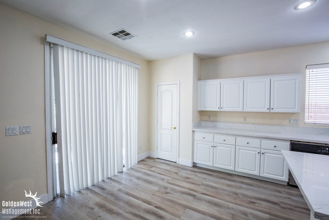 Building Photo - Beautifully Upgraded 5Bdm 3Ba Home Located in the Highly Desirable Summerlin.