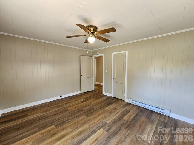 Building Photo - 1421 Midlake Ave