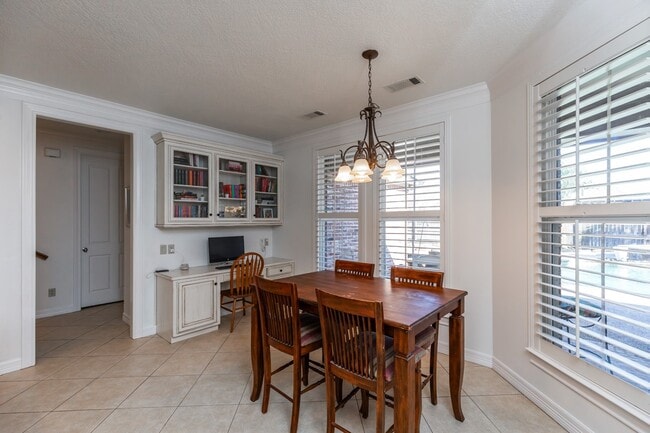 Building Photo - 7790 Deer Chase Dr