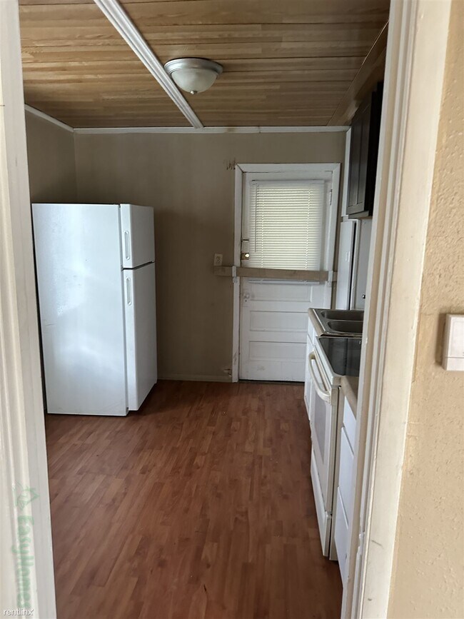 Building Photo - 1 br, 1 bath House - 619 Northeast Rock Is...