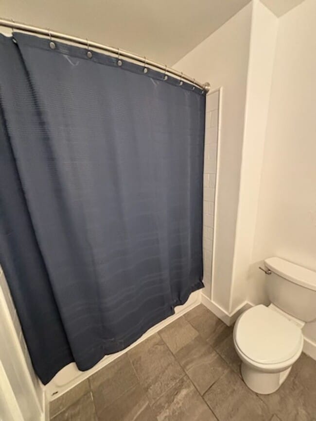 Building Photo - Unique duplex in post falls