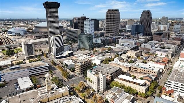 Building Photo - 833 Howard Ave