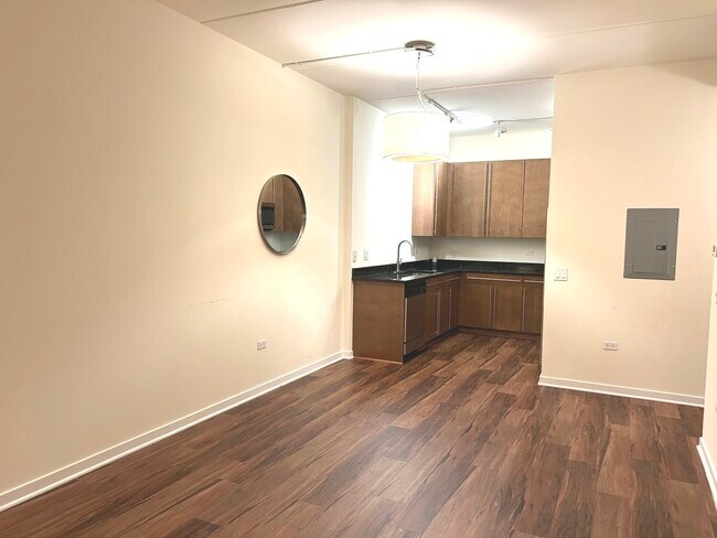 Building Photo - 873 N Larrabee St