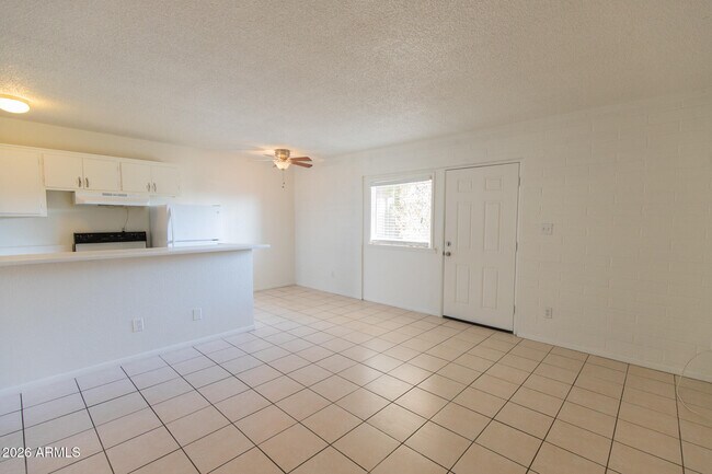 Building Photo - 1722 E Ocotillo Rd