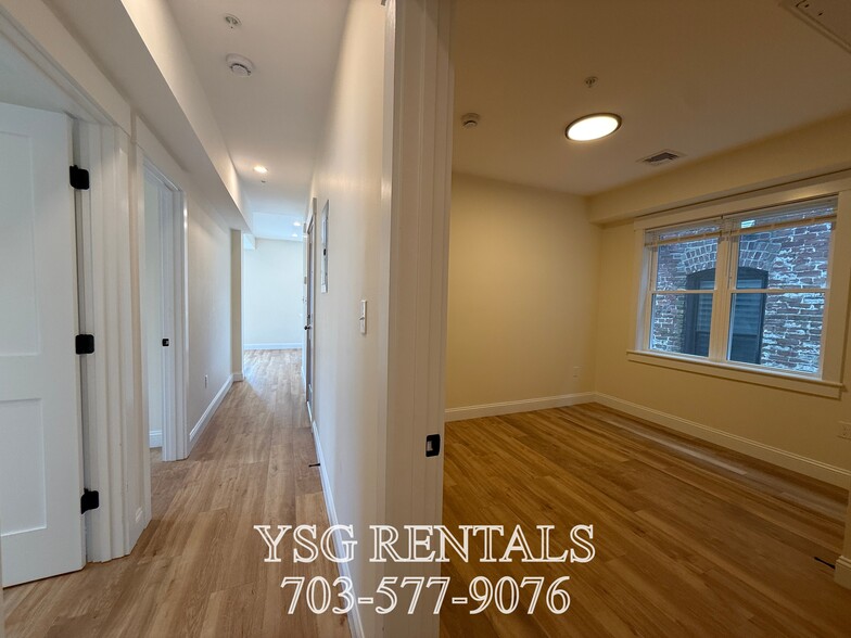 Building Photo - 14 Dorr St