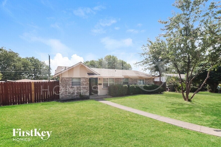 Building Photo - 1600 Judy Dr