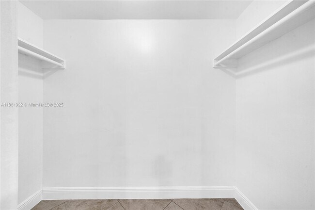 Building Photo - 1041 NE 9th Ave