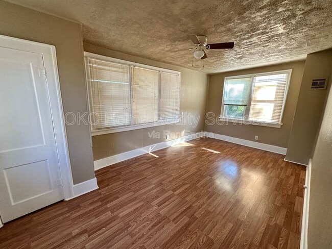 Building Photo - 1715 N Villa Ave