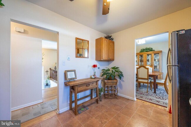 Building Photo - 120 Marta Dr