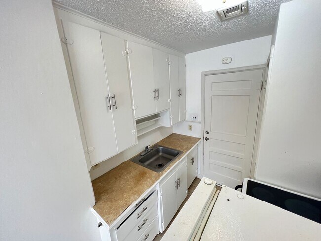 Building Photo - 7-11 S Cleveland St