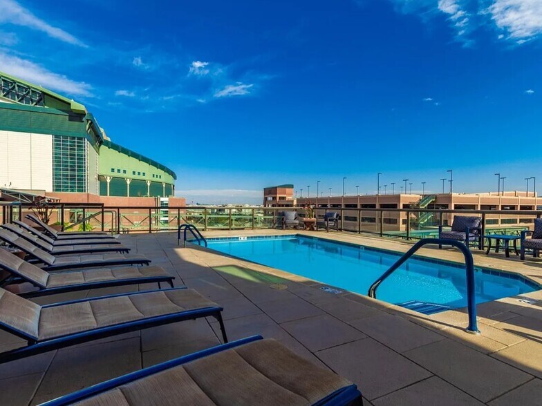 Building Photo - 310 S 4th St