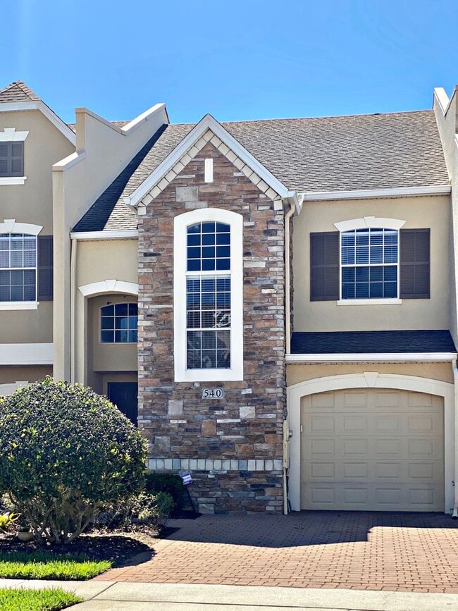 Building Photo - Move in September! Stunning 4 bedroom + Loft, 2.5 bath Townhome Gated community in Avalon Park. 1...