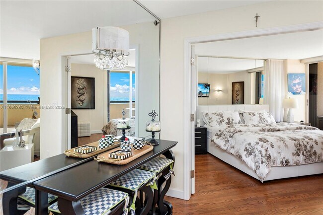 Building Photo - 2555 Collins Ave