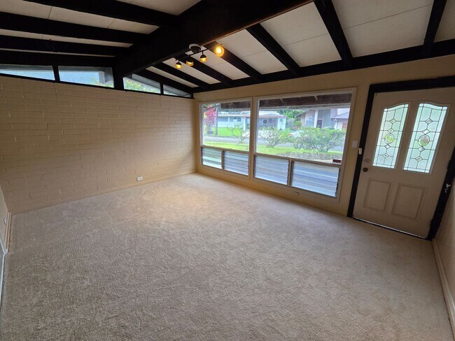 Building Photo - Charming 3 Bedroom 2 Bath Single Family Home in Manoa Valley