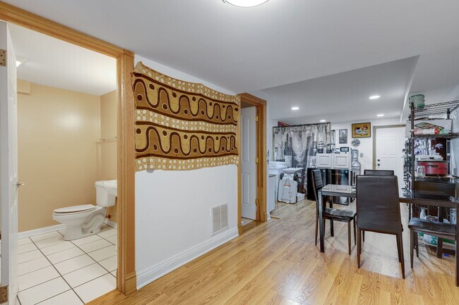 Building Photo - 931 Brummel St