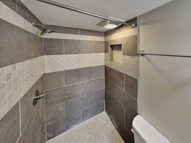 Building Photo - Lantern Square Apartments-B5