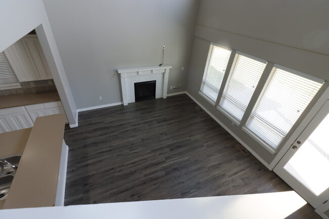 Building Photo - Charming 3-Bedroom Home with Designer Touc...