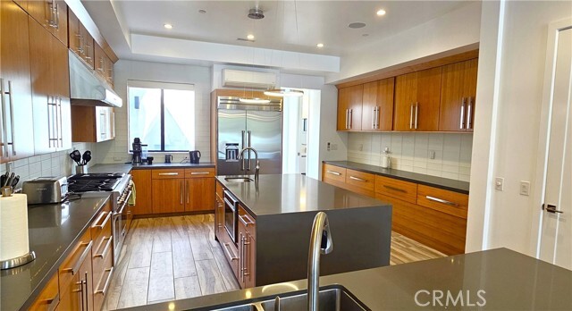 Building Photo - 237 1st St