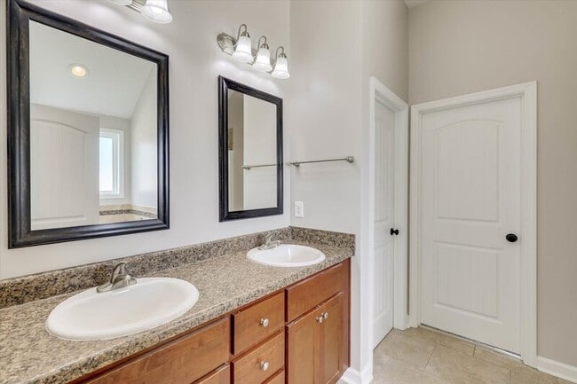 Building Photo - 127 Radcliff Dr