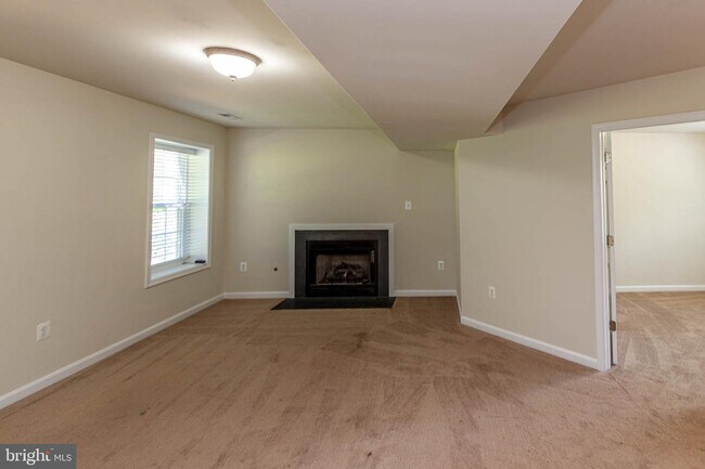 Building Photo - 34 Hidden Lake Dr