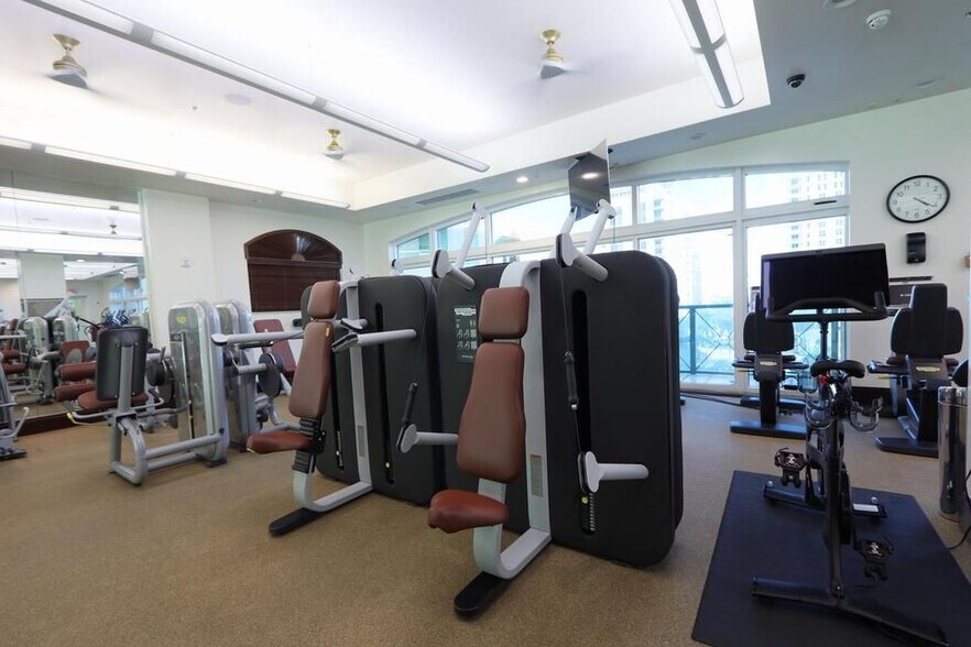 Building Photo - 411 N New River Dr E