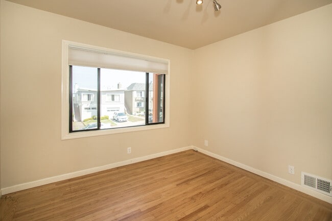 Building Photo - 1272 S Mayfair Ave