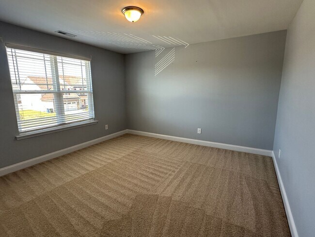 Building Photo - Awesome 4 Bedroom 2.5 Bath Home with Lots of space and a 2 Car Garage!