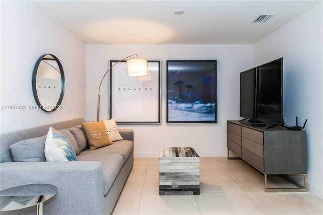 Building Photo - 401 N Birch Rd