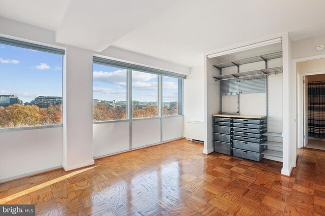 Building Photo - 1301 Delaware Ave SW