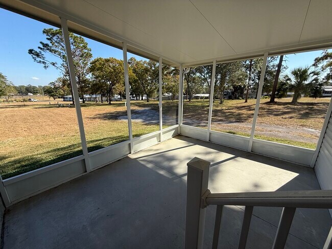 Building Photo - 6607 Lakewood Dr