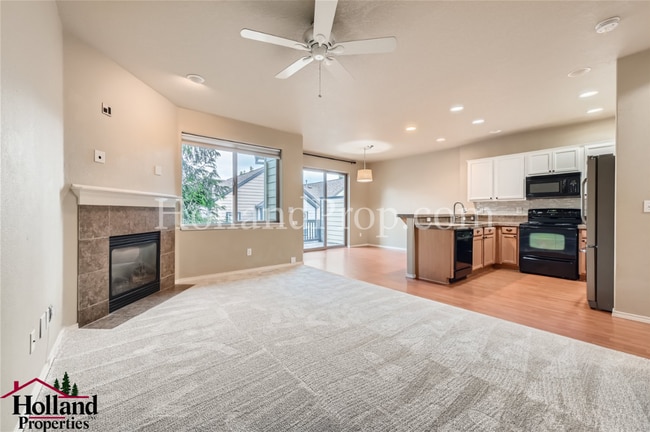Building Photo - Spacious Townhome with A/C, Gas Fireplace & Water/Sewer Included!