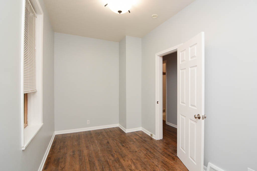 Building Photo - 3531 N Bell Ave