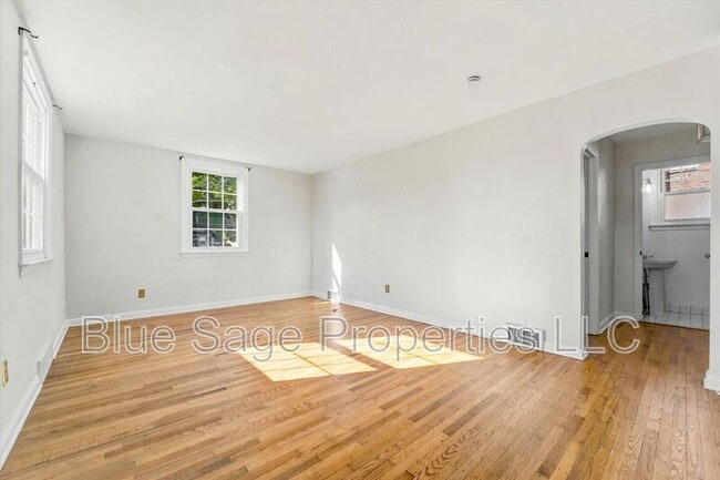 Building Photo - 248 E Turnbull Ave
