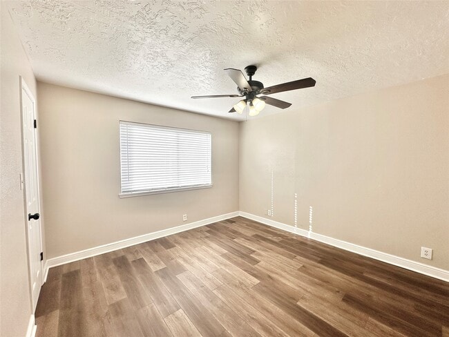 Building Photo - 16143 Little Cypress Ln