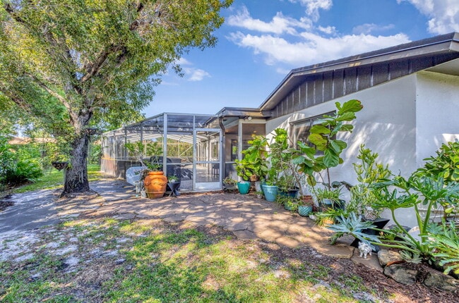 Building Photo - 932 Evergreen Dr