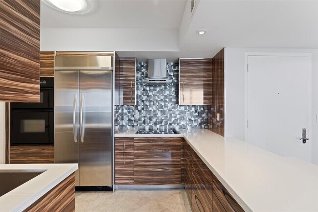 Building Photo - 18911 Collins Ave