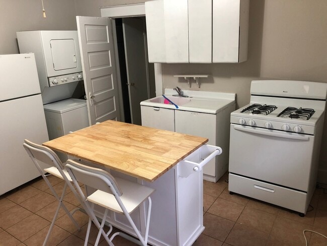 Building Photo - 1 bed, 1 bath near Cooper Young