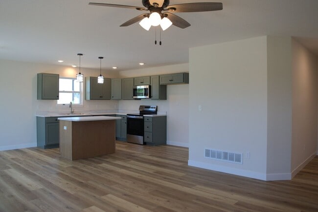 Building Photo - New construction three-bedroom 2-bathroom Home In Tuscany Ridge!