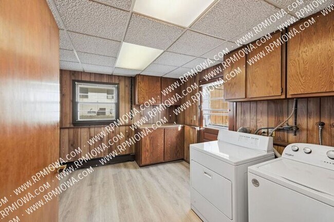 Building Photo - 402 S Clark Ave