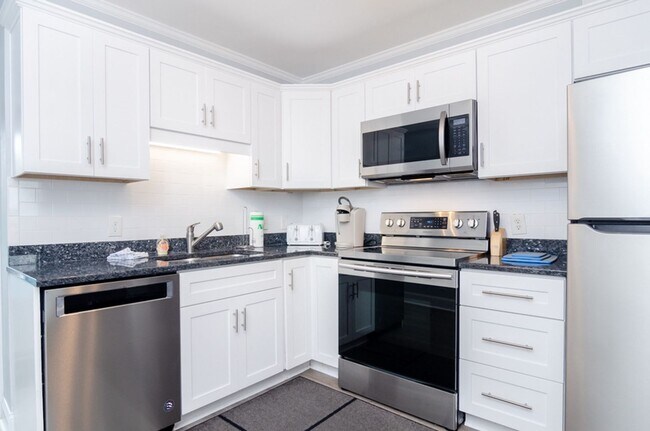 Building Photo - 1404 Canal Dr