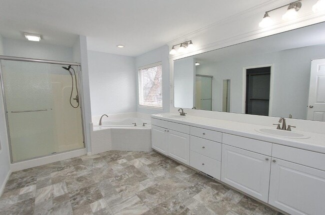 Building Photo - Elegant Home in Hobble Creek!